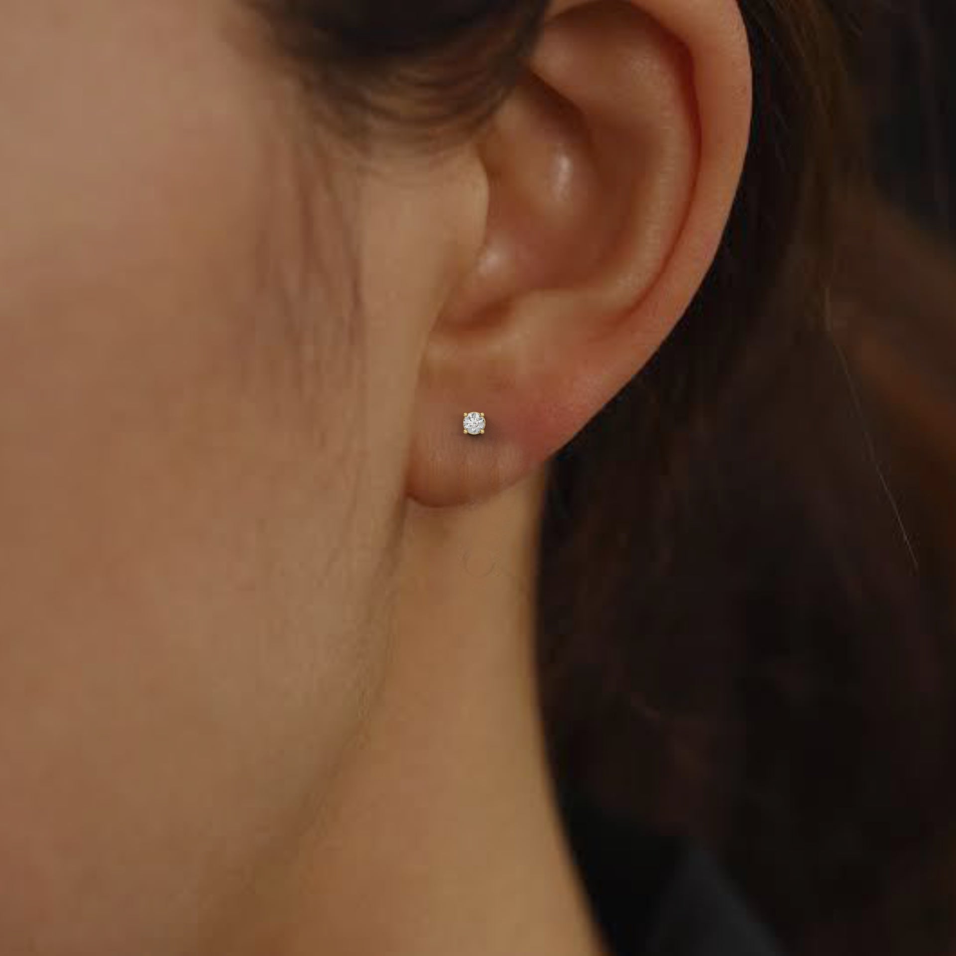 14 Kt Yellow Gold Diamond Earring