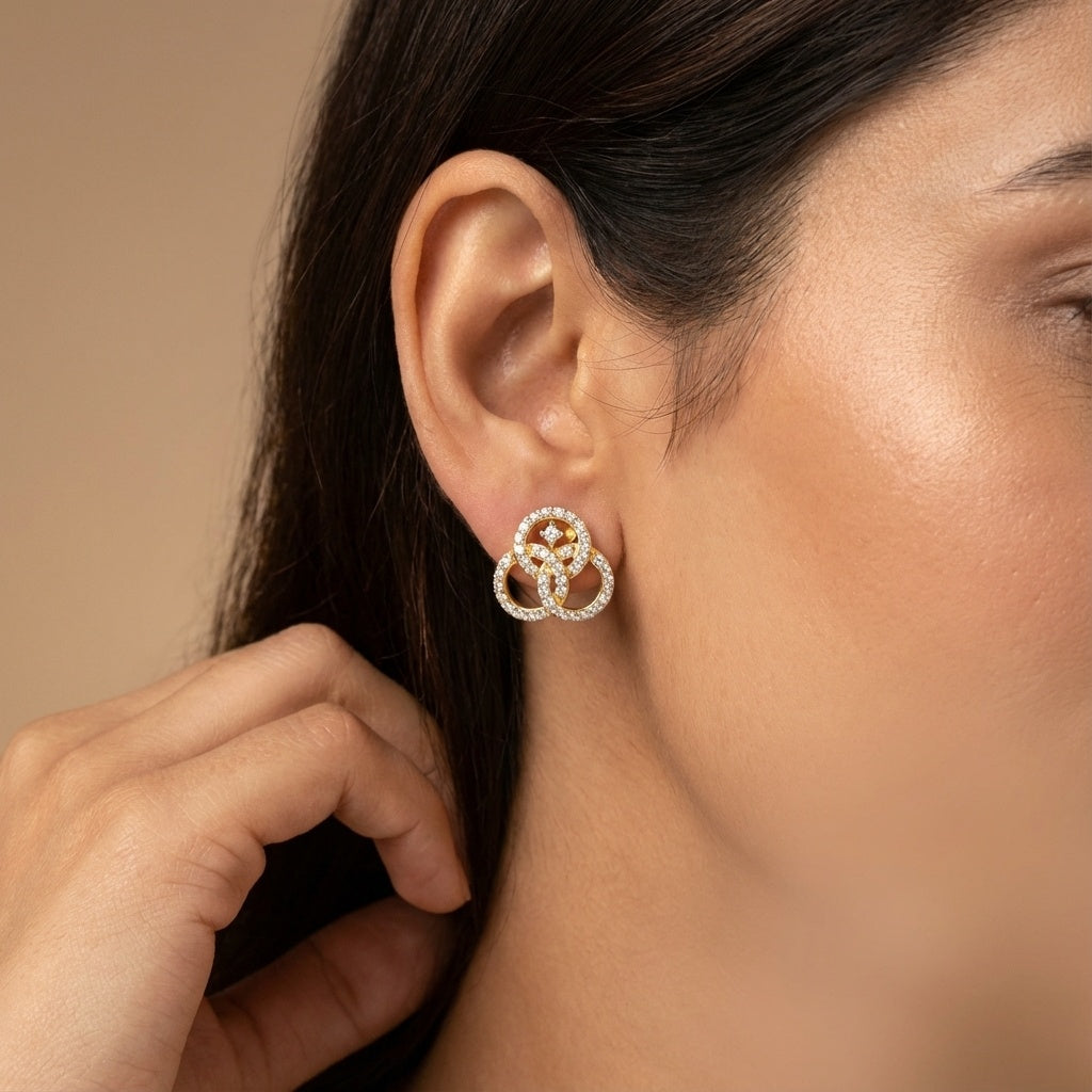 14 Kt Yellow Gold Diamond Earring