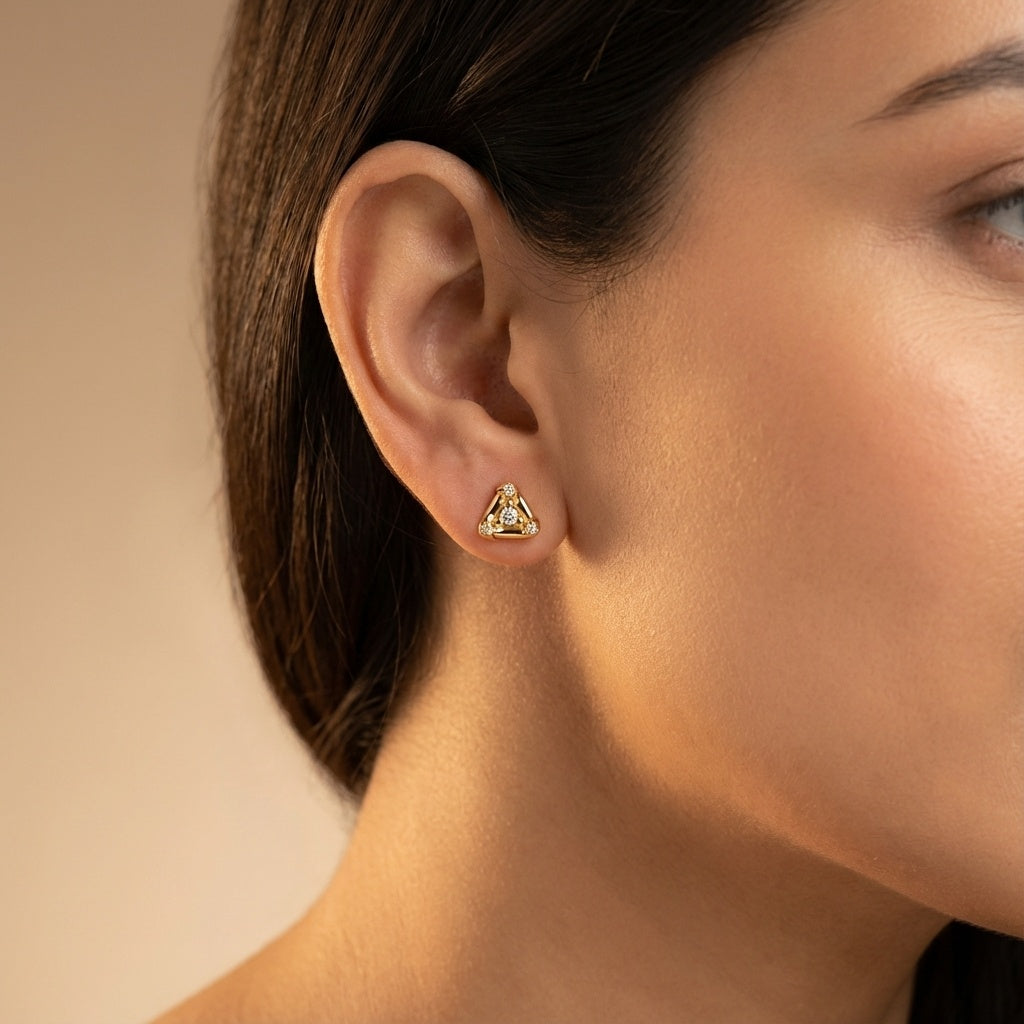 14 Kt Yellow Gold Diamond Earring