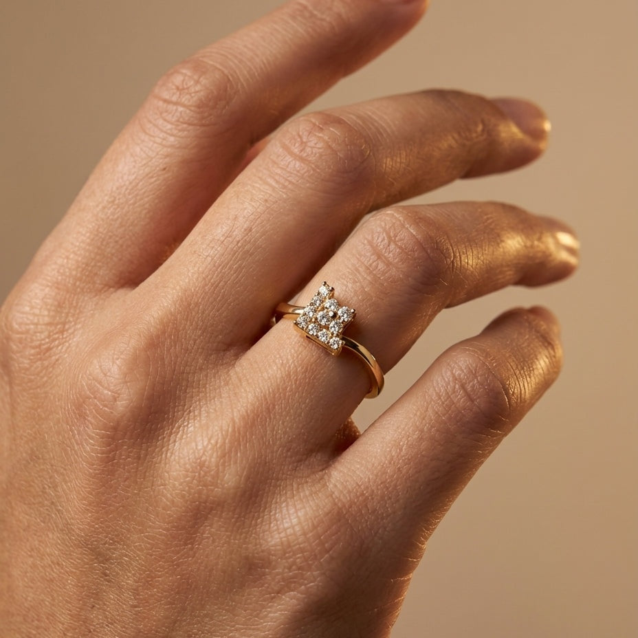 14 Kt Yellow Gold Diamond Ring