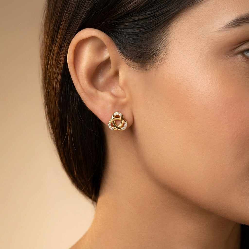 14 Kt Yellow Gold Diamond Earring