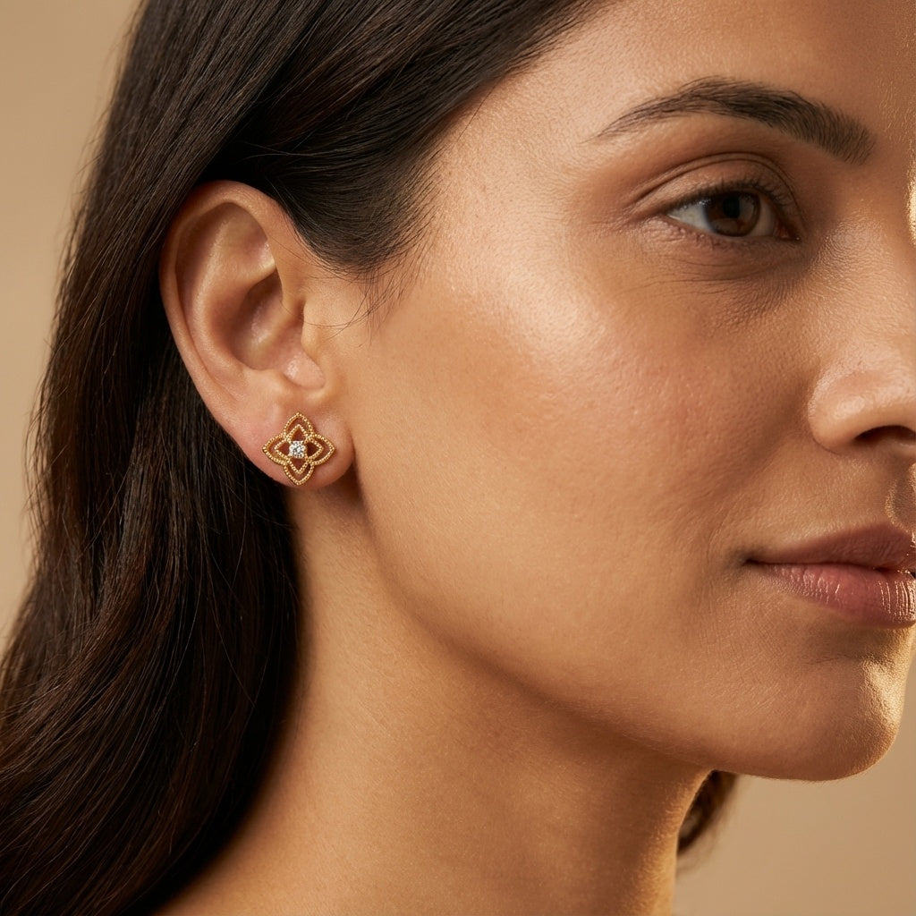 14 Kt Yellow Gold Diamond Earring
