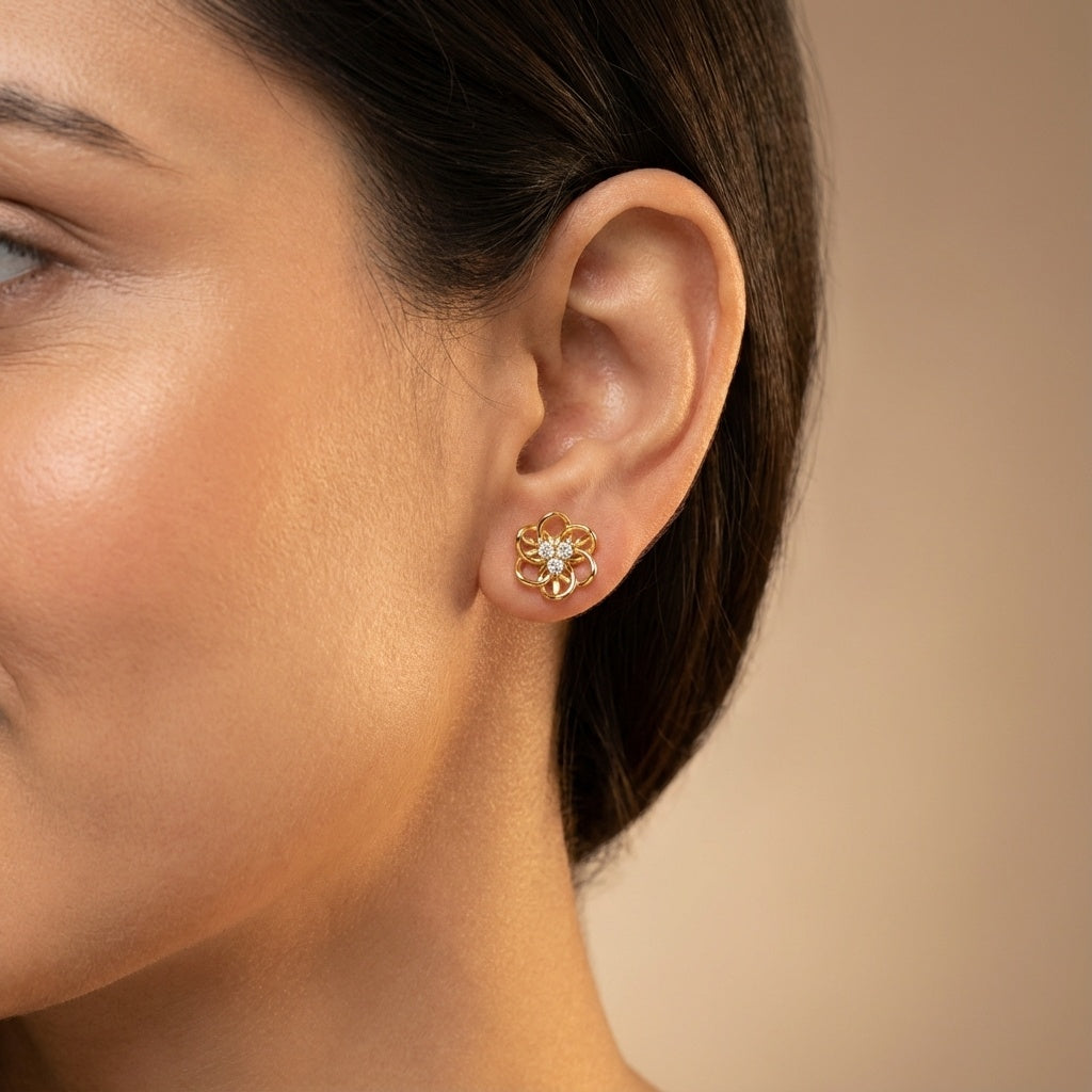 14 Kt Yellow Gold Diamond Earring