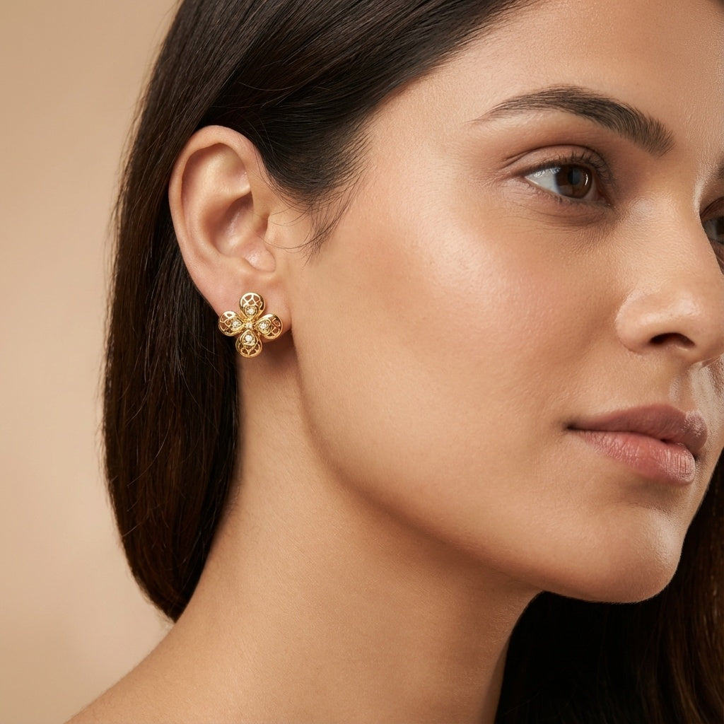 14 Kt Yellow Gold Diamond Earring
