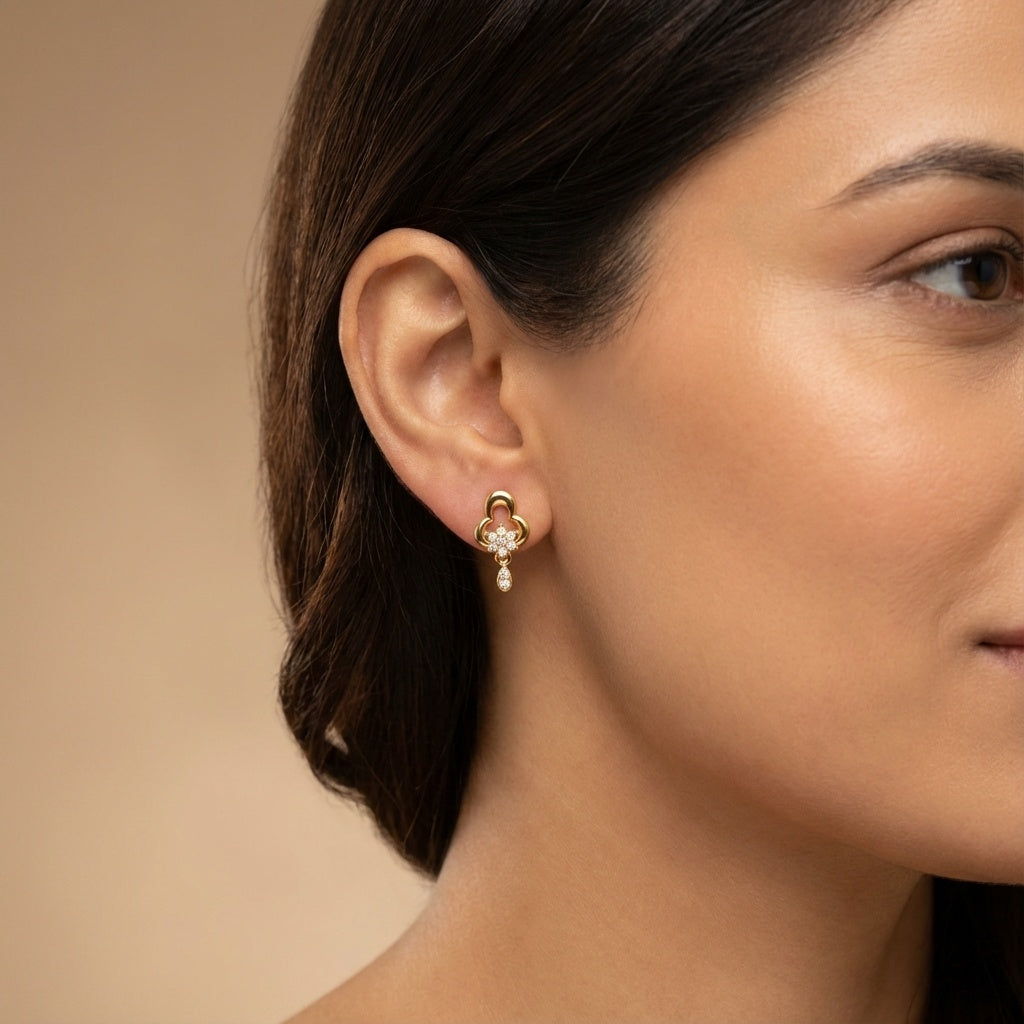 14 Kt Yellow Gold Diamond Earring