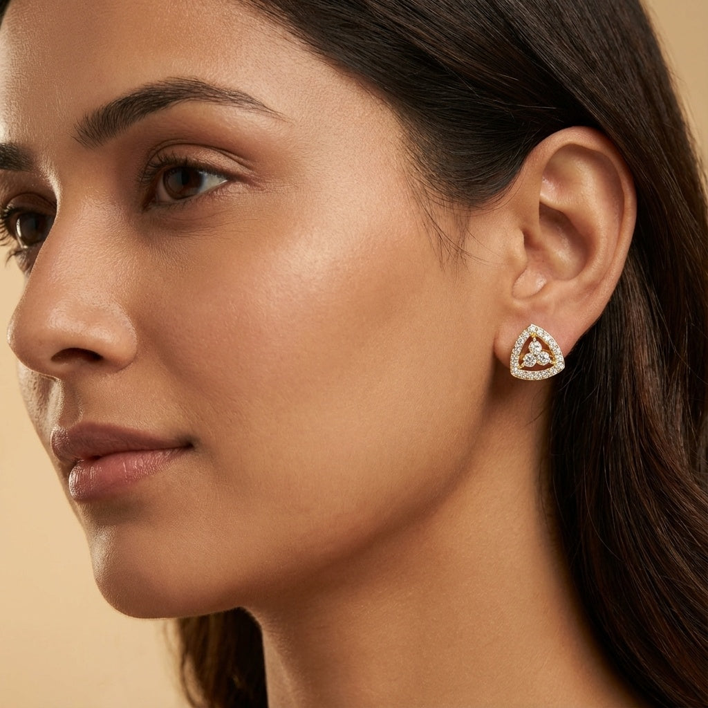 14 Kt Yellow Gold Diamond Earring