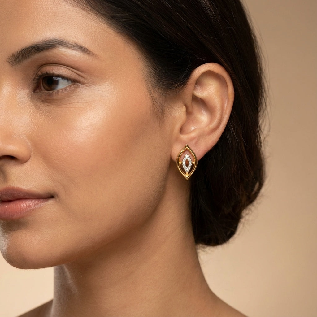 14 Kt Yellow Gold Diamond Earring
